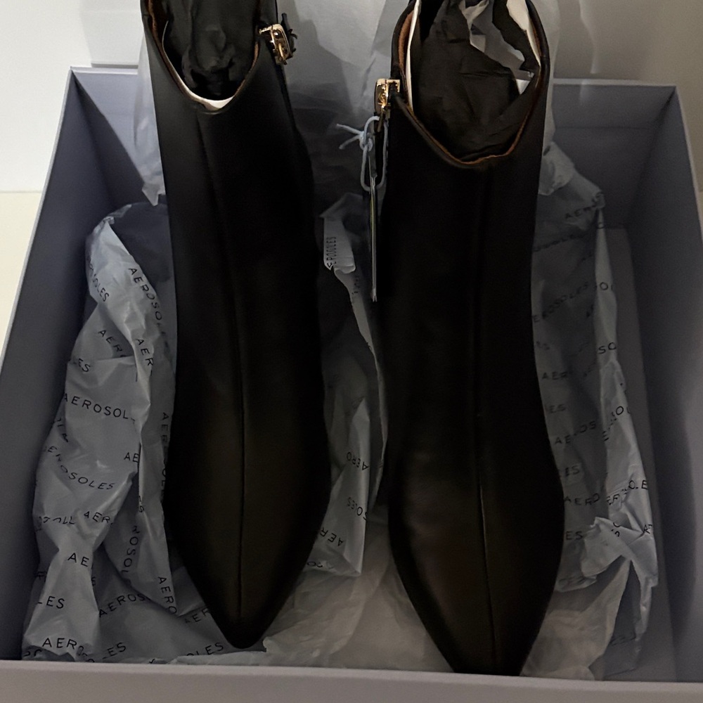 AEROSOLES Women's Sleek Black Ankle Booties